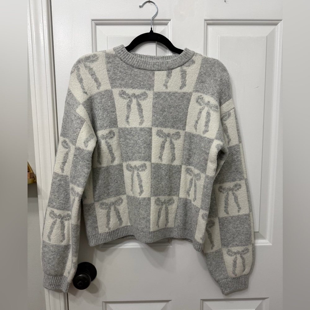 a new day Gray and White Bow Pattern Sweater NWOT